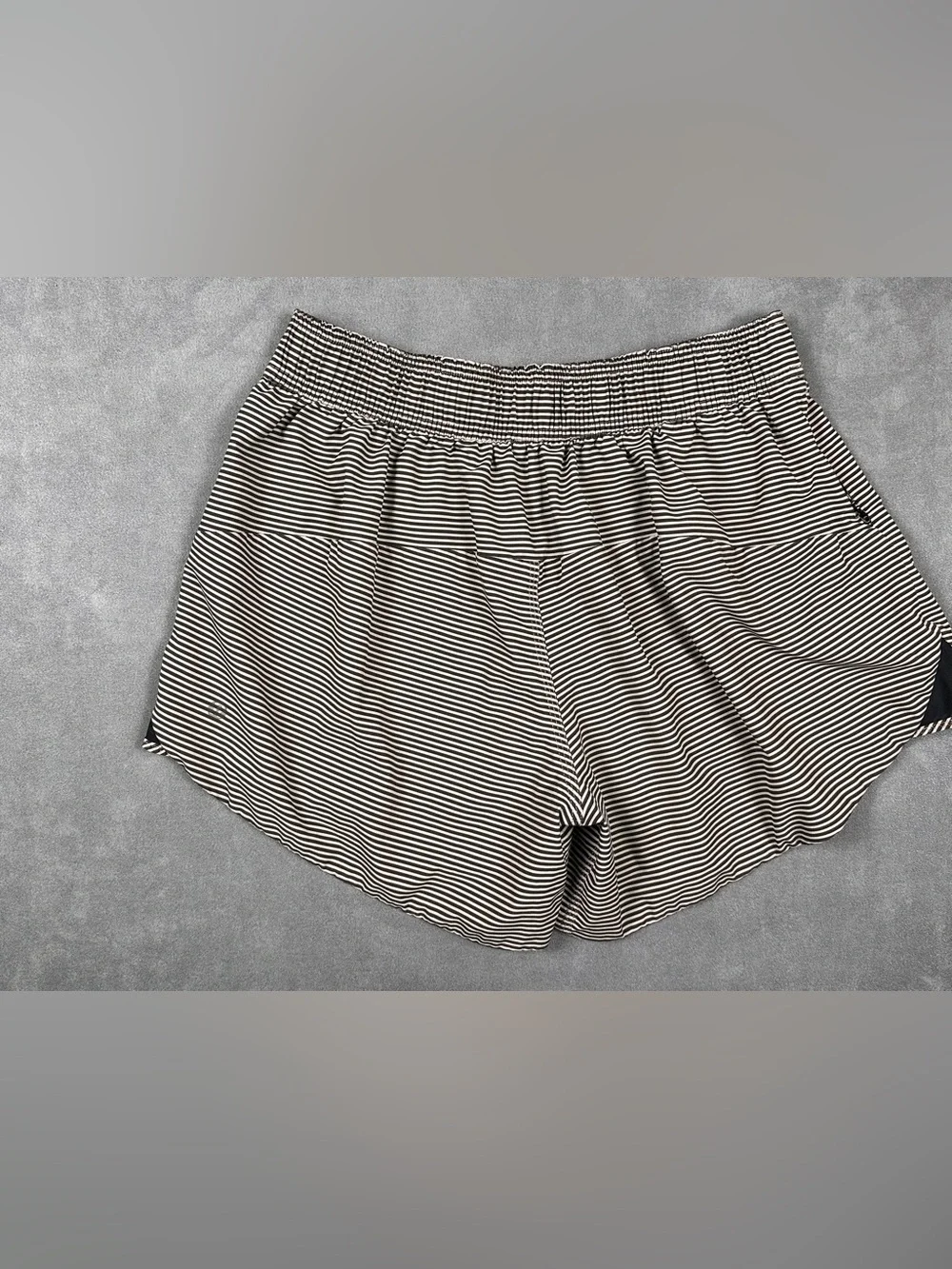 Lululemon Go The Distance Reversible Shorts Stripe Mink Berry Gray 10